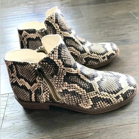 NWOT Gianni Bini Leather snakeskin pattern ankle boot, side zipper - Picture 2 of 11